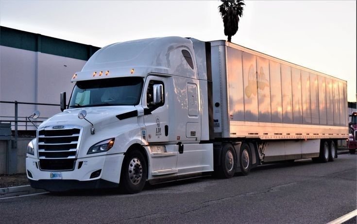 Teklink Sol dispatched semi truck on the road at sunset